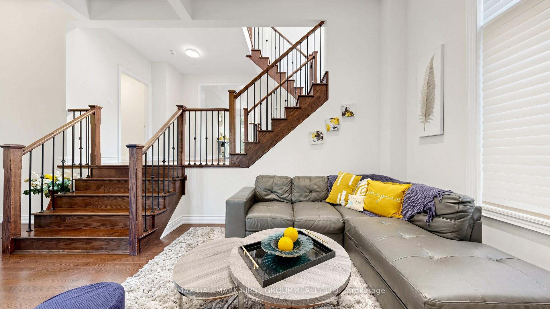 Photo 4 of 40 Hackett Street, East Gwillimbury, Sharon — HOMEH