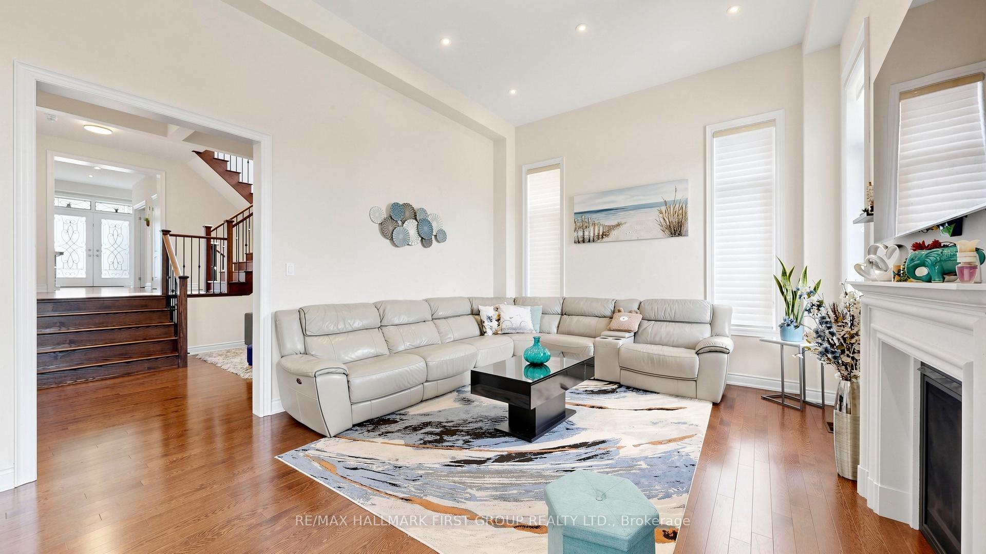 Photo 5 of 40 Hackett Street, East Gwillimbury, Sharon — HOMEH