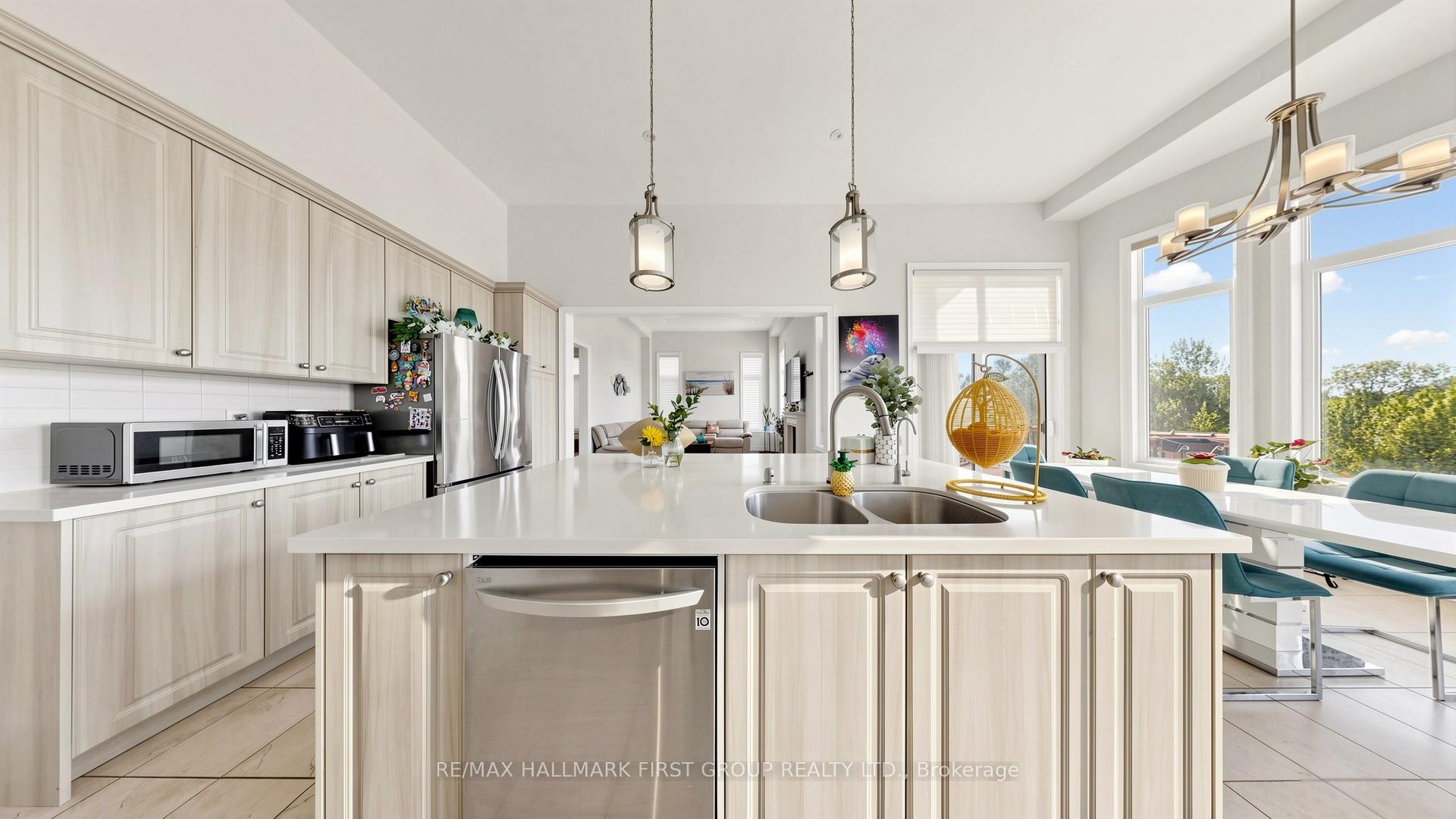 Photo 13 of 40 Hackett Street, East Gwillimbury, Sharon — HOMEH