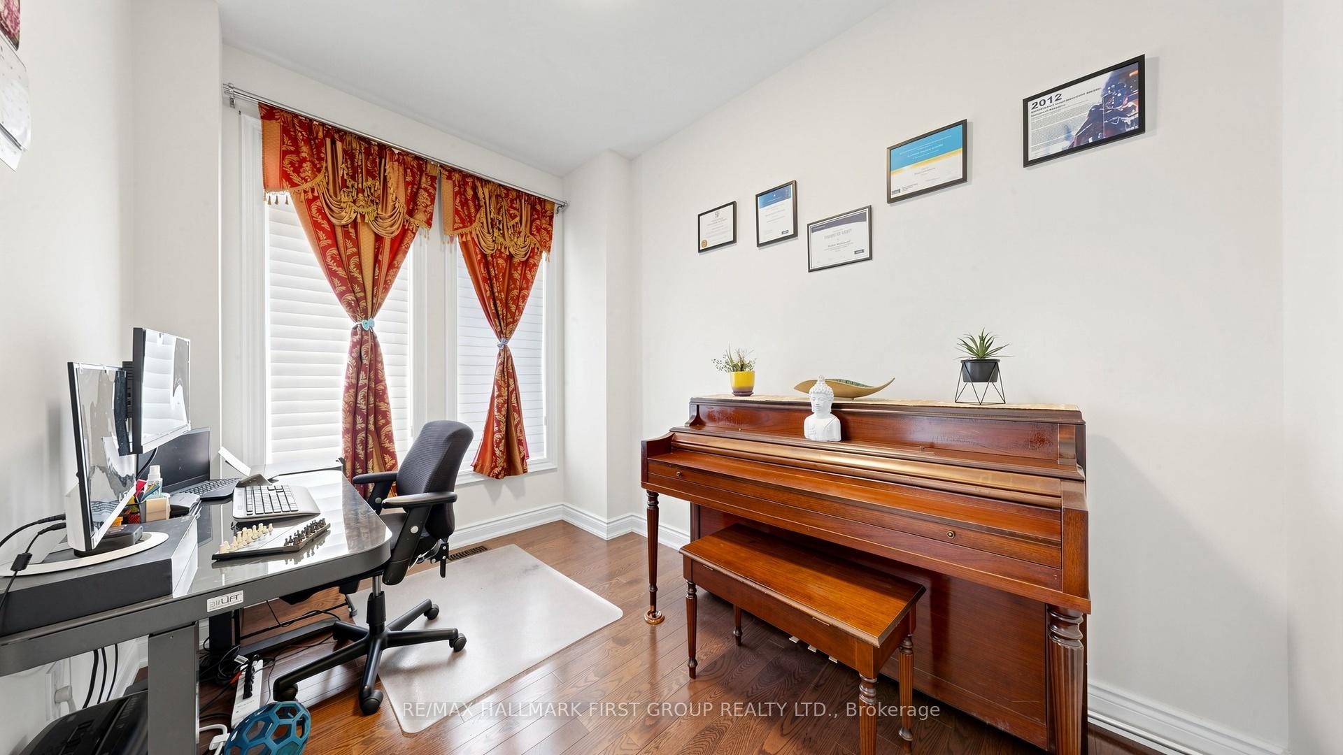 Photo 14 of 40 Hackett Street, East Gwillimbury, Sharon — HOMEH