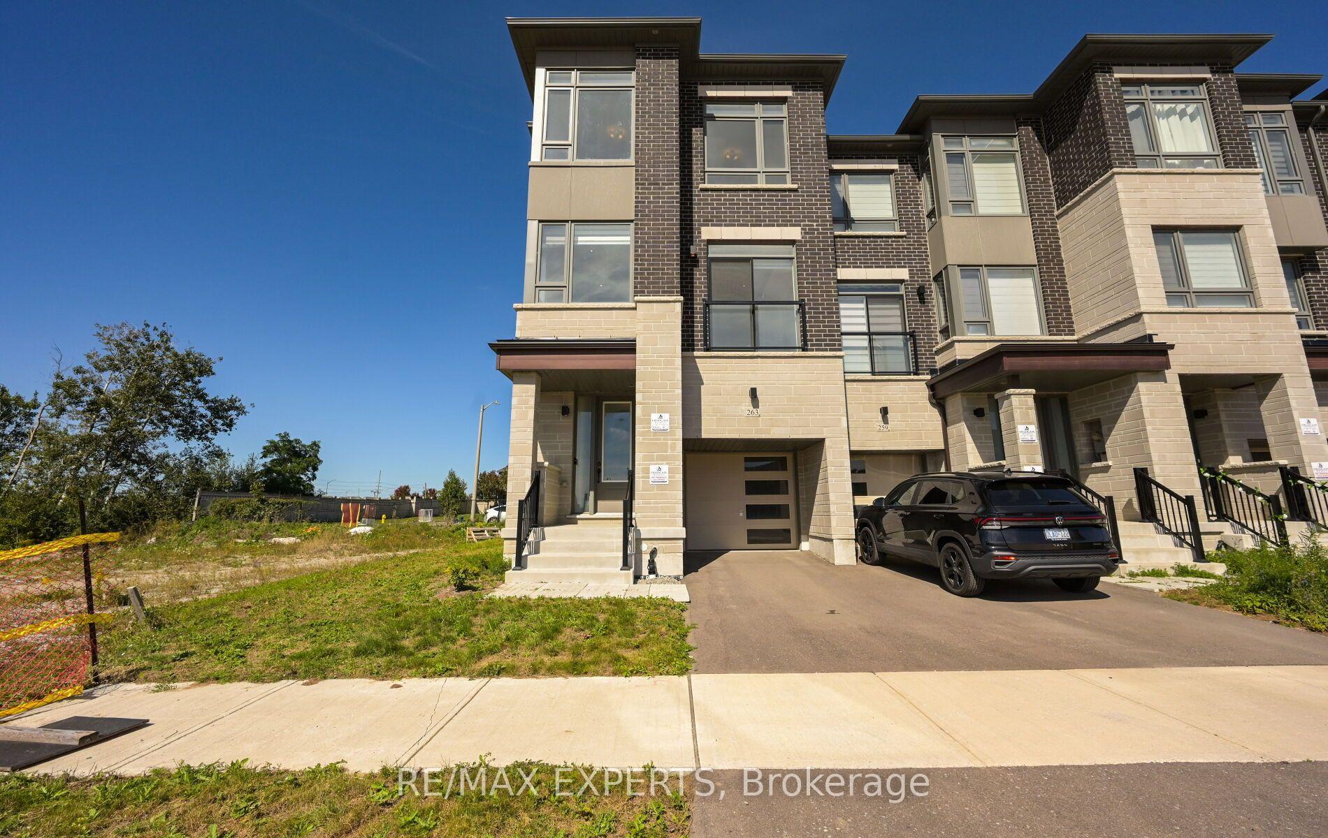Photo 2 of 263 Tennant Circle, Vaughan, Vellore Village — HOMEH