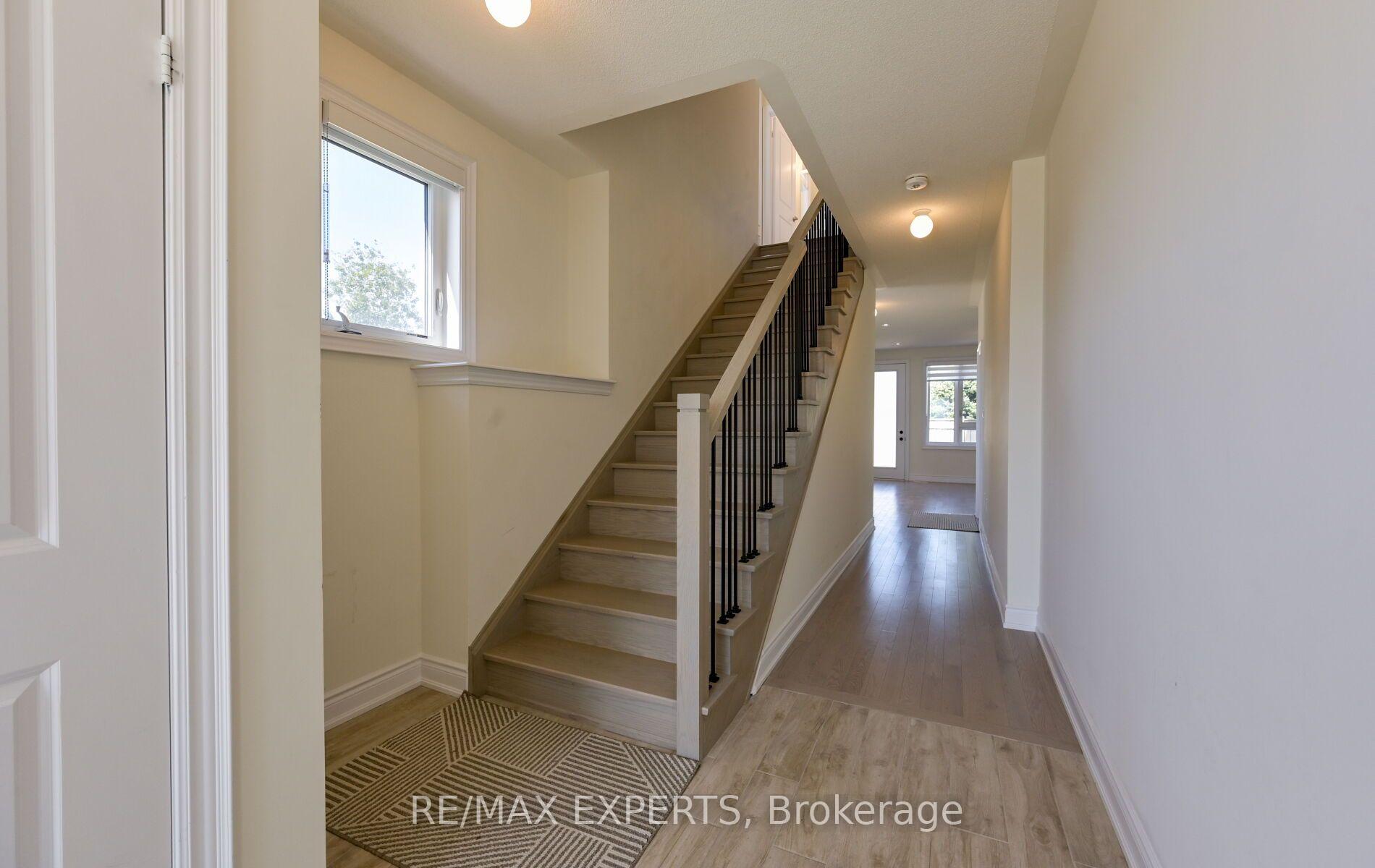 Photo 3 of 263 Tennant Circle, Vaughan, Vellore Village — HOMEH