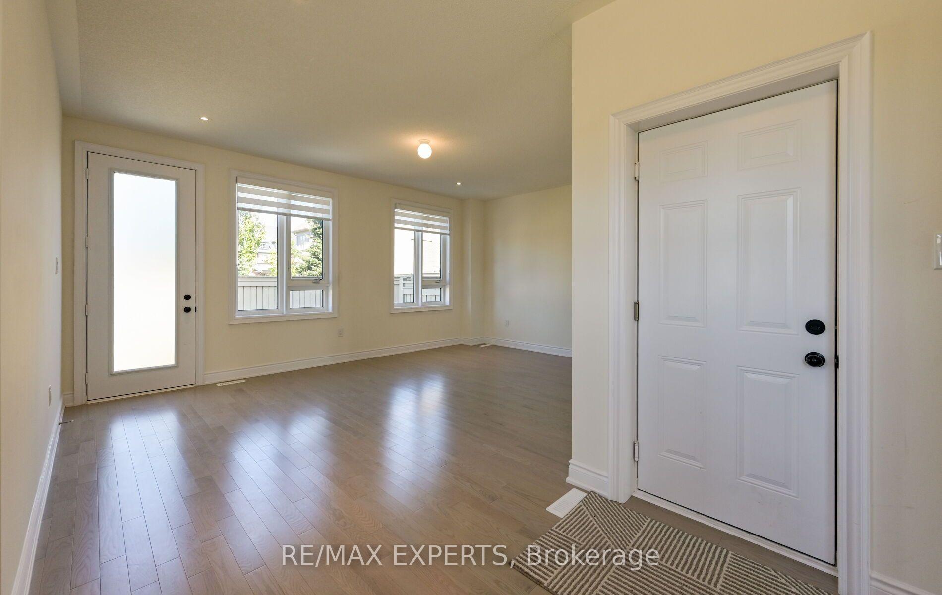 Photo 5 of 263 Tennant Circle, Vaughan, Vellore Village — HOMEH