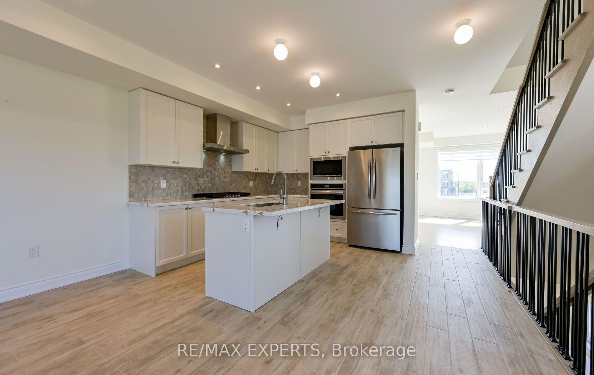 Photo 11 of 263 Tennant Circle, Vaughan, Vellore Village — HOMEH