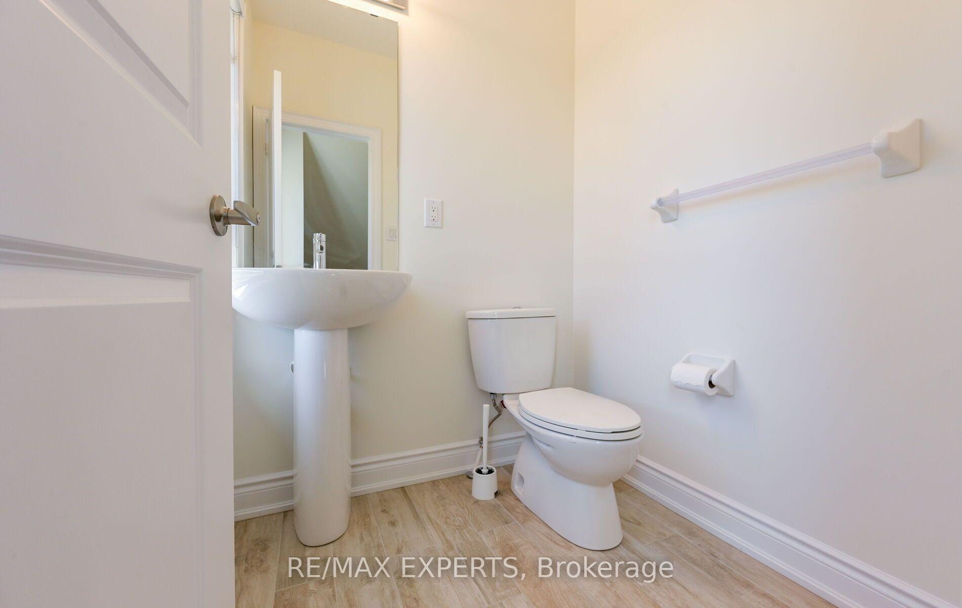 Photo 17 of 263 Tennant Circle, Vaughan, Vellore Village — HOMEH
