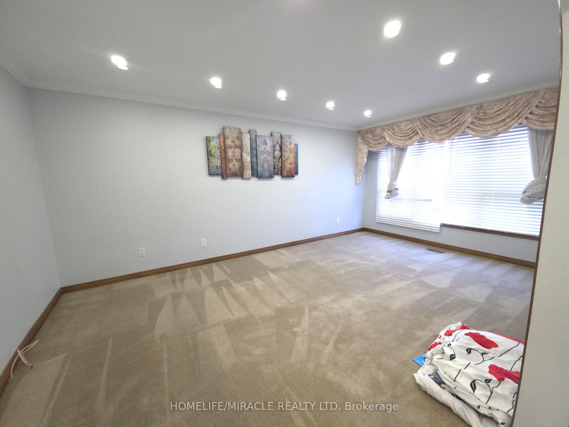 Photo 4 of 36 Kearney Drive, Etobicoke, West Humber-Clairville — HOMEH