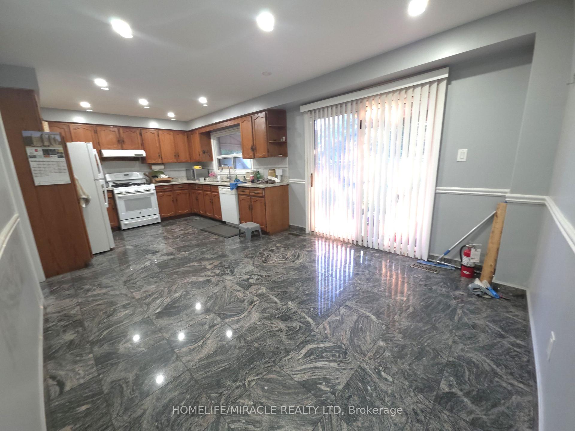 Photo 7 of 36 Kearney Drive, Etobicoke, West Humber-Clairville — HOMEH