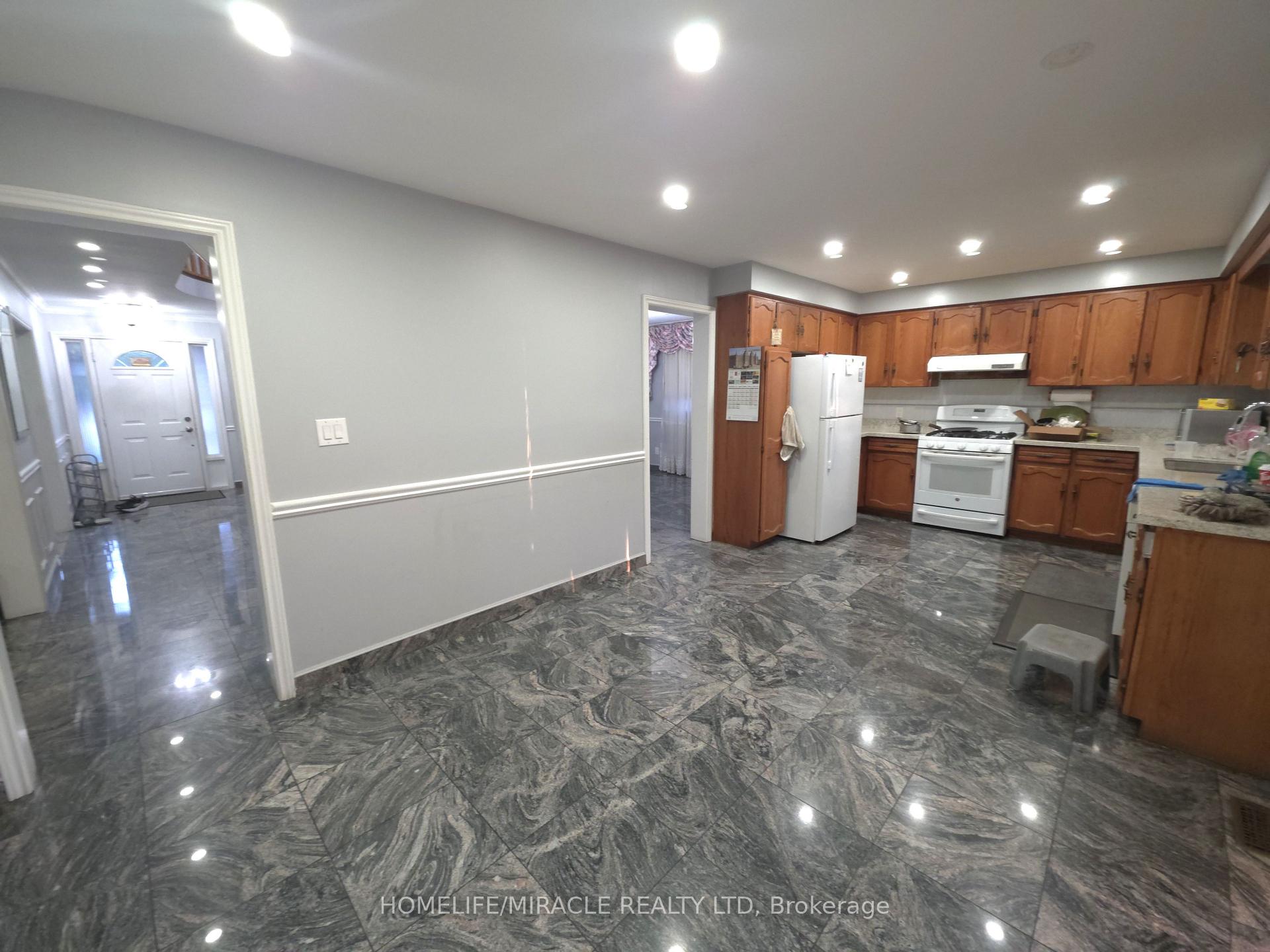 Photo 8 of 36 Kearney Drive, Etobicoke, West Humber-Clairville — HOMEH