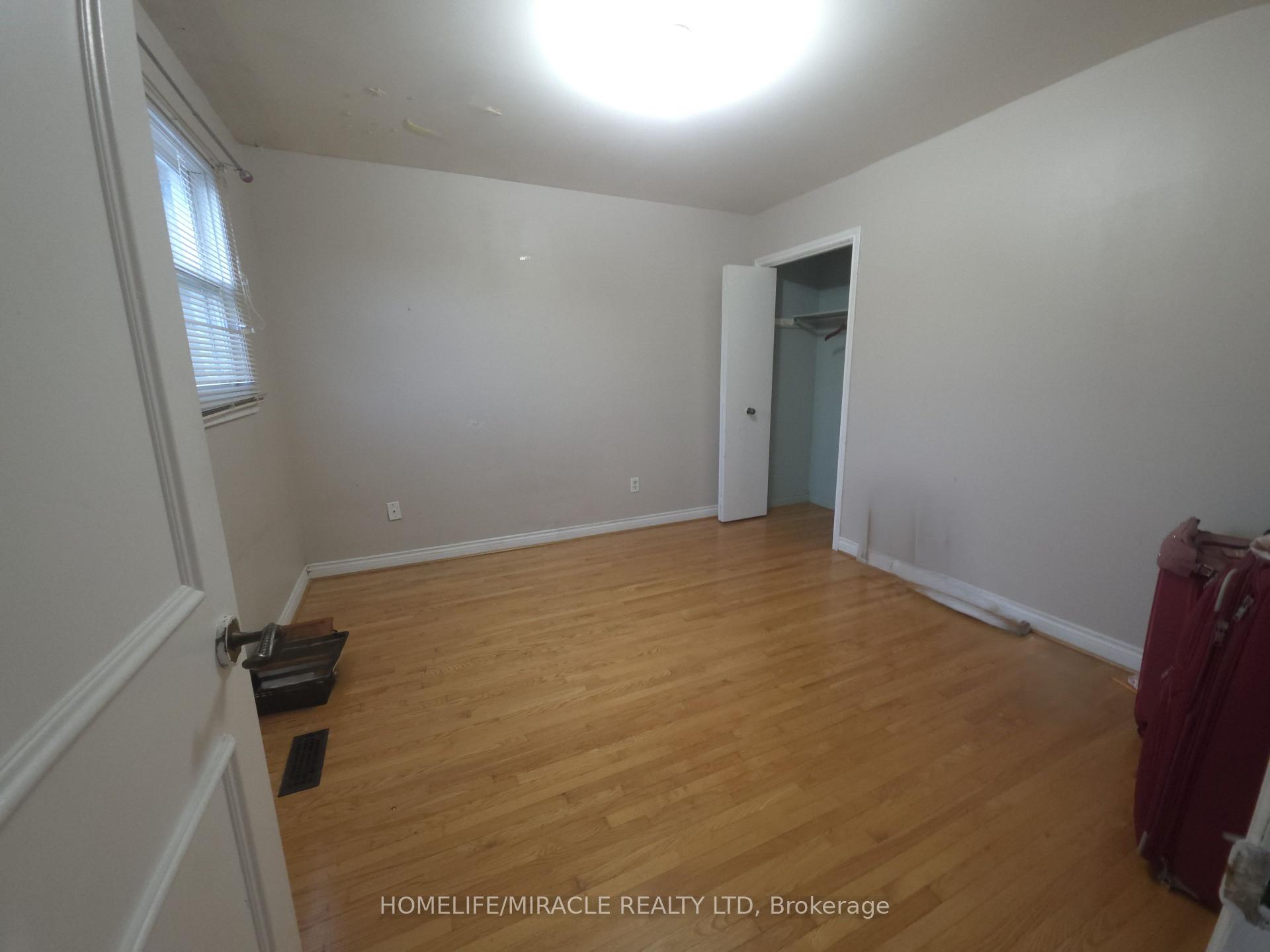 Photo 10 of 36 Kearney Drive, Etobicoke, West Humber-Clairville — HOMEH