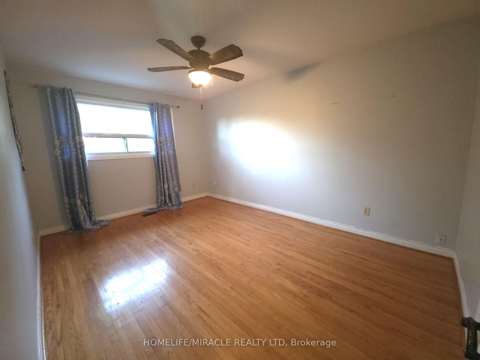 Photo 11 of 36 Kearney Drive, Etobicoke, West Humber-Clairville — HOMEH