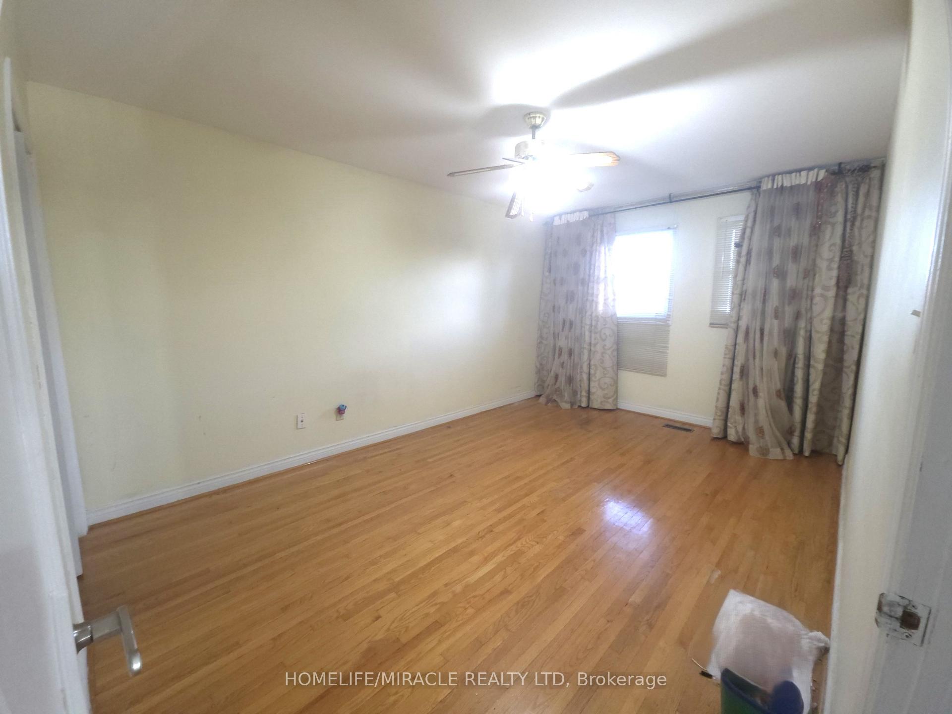 Photo 12 of 36 Kearney Drive, Etobicoke, West Humber-Clairville — HOMEH