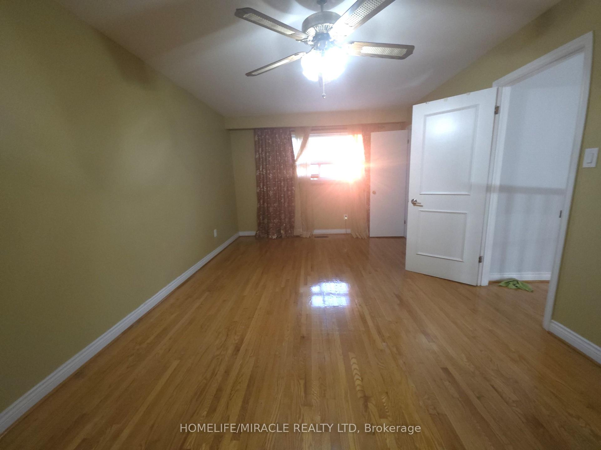Photo 13 of 36 Kearney Drive, Etobicoke, West Humber-Clairville — HOMEH