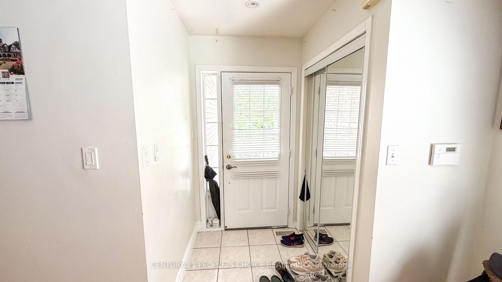 Photo 4 of 20 Belinda Drive, Brampton, Fletcher's Meadow — HOMEH