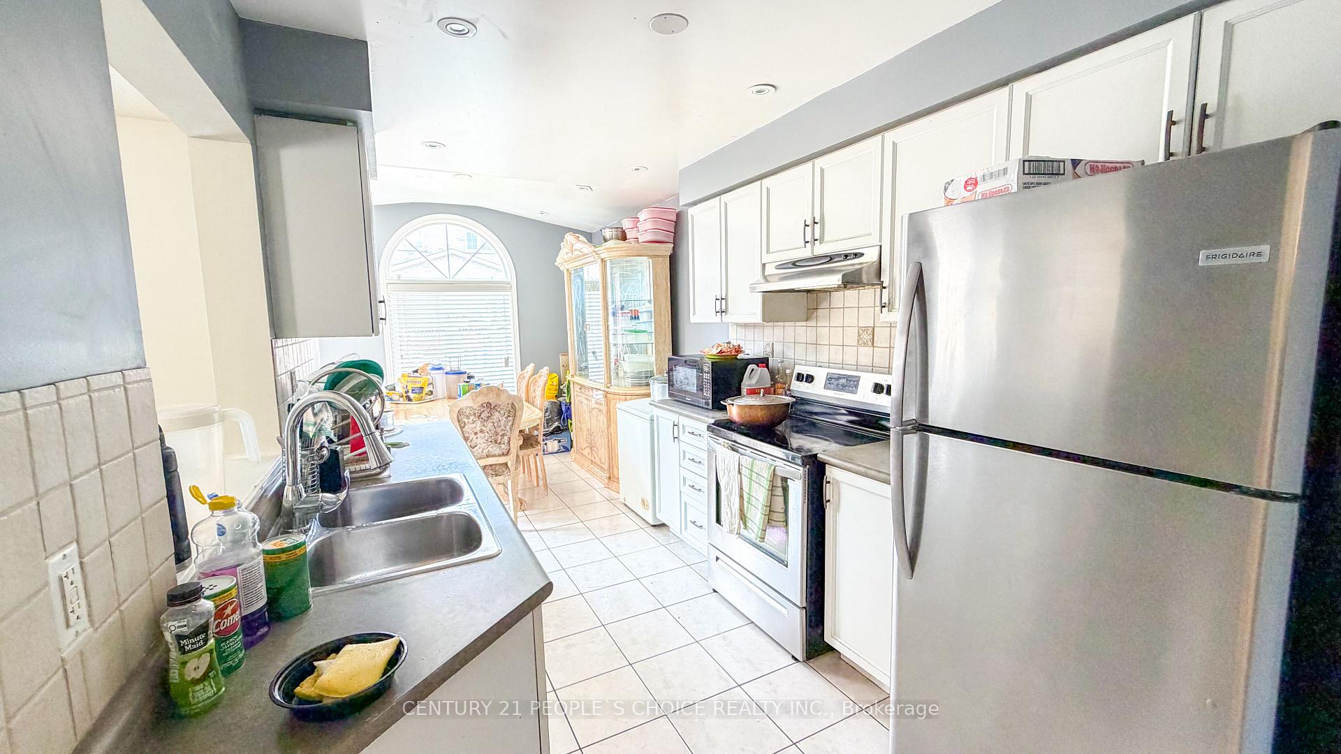Photo 6 of 20 Belinda Drive, Brampton, Fletcher's Meadow — HOMEH