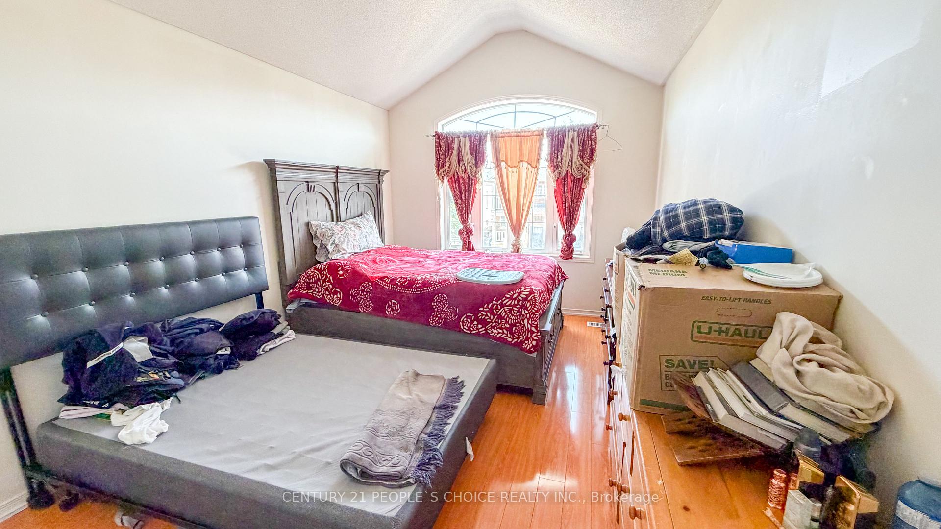 Photo 15 of 20 Belinda Drive, Brampton, Fletcher's Meadow — HOMEH