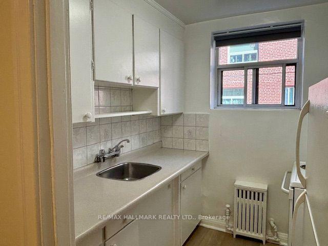 Photo 5 of Unit B2, 11 Anglesey Boulevard, Etobicoke, Edenbridge-Humber Valley — HOMEH
