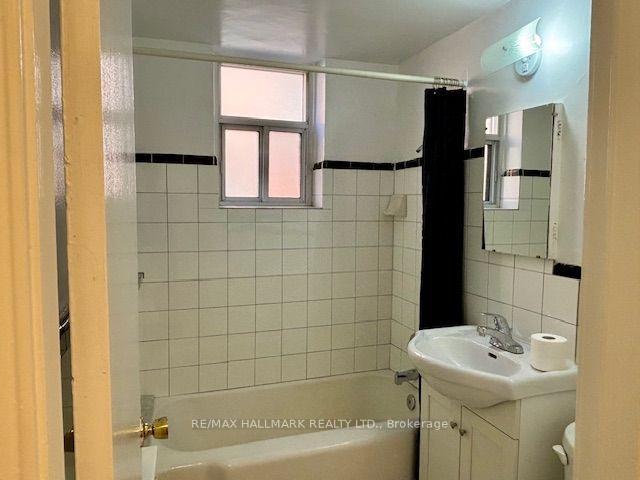 Photo 8 of Unit B2, 11 Anglesey Boulevard, Etobicoke, Edenbridge-Humber Valley — HOMEH