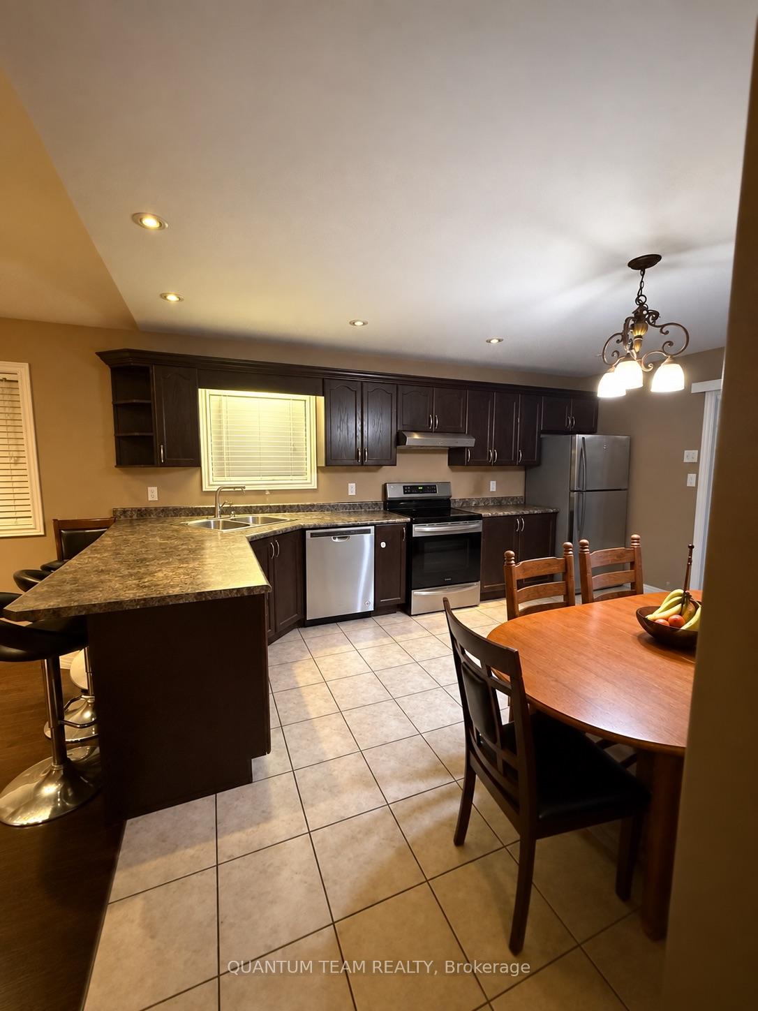 Photo 2 of Unit upper, 6547 Mary Drive, Niagara Falls, Forestview — HOMEH