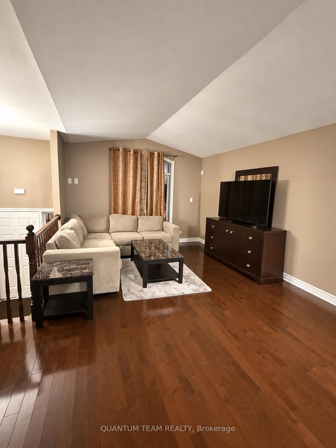 Photo 4 of Unit upper, 6547 Mary Drive, Niagara Falls, Forestview — HOMEH