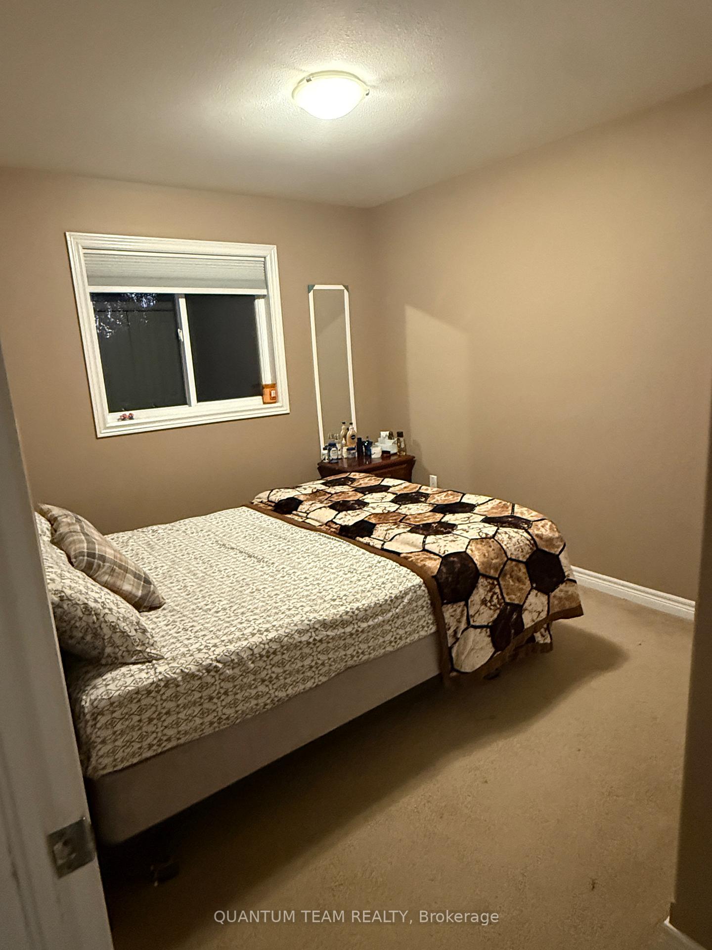 Photo 5 of Unit upper, 6547 Mary Drive, Niagara Falls, Forestview — HOMEH