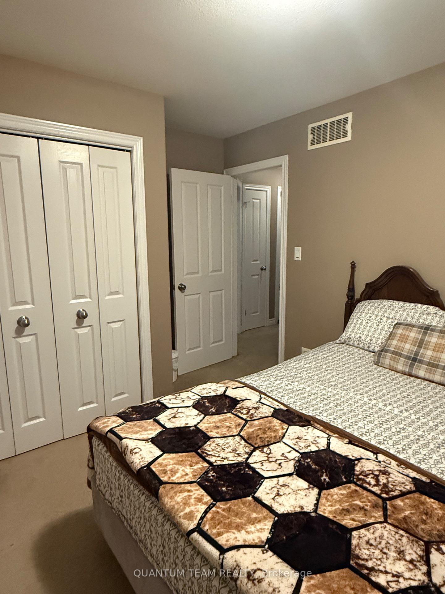 Photo 6 of Unit upper, 6547 Mary Drive, Niagara Falls, Forestview — HOMEH
