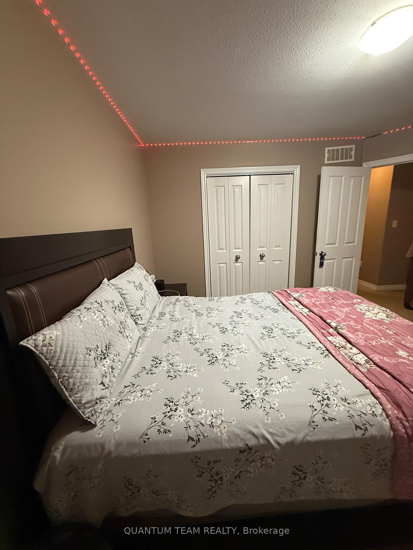 Photo 8 of Unit upper, 6547 Mary Drive, Niagara Falls, Forestview — HOMEH