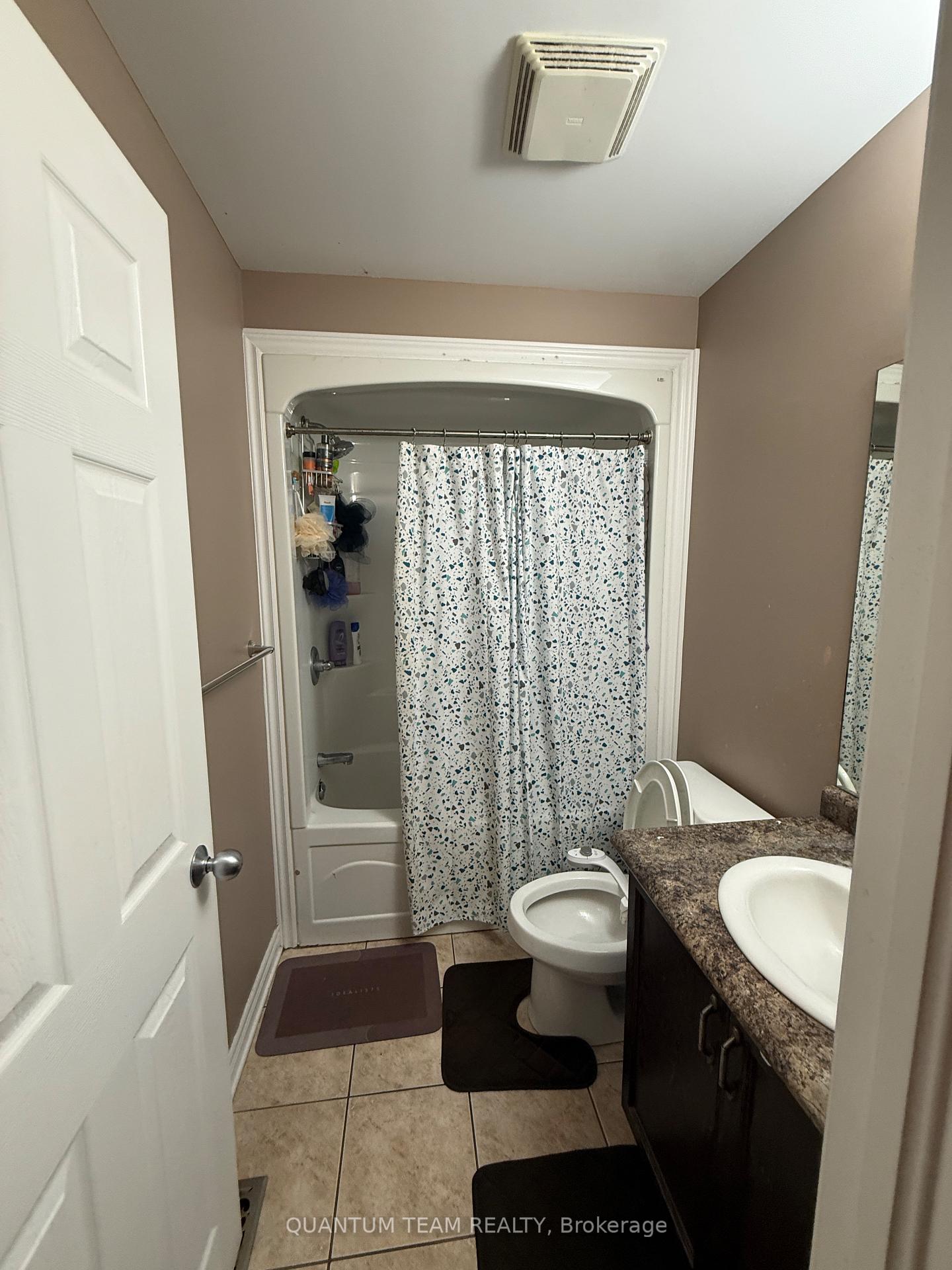 Photo 9 of Unit upper, 6547 Mary Drive, Niagara Falls, Forestview — HOMEH