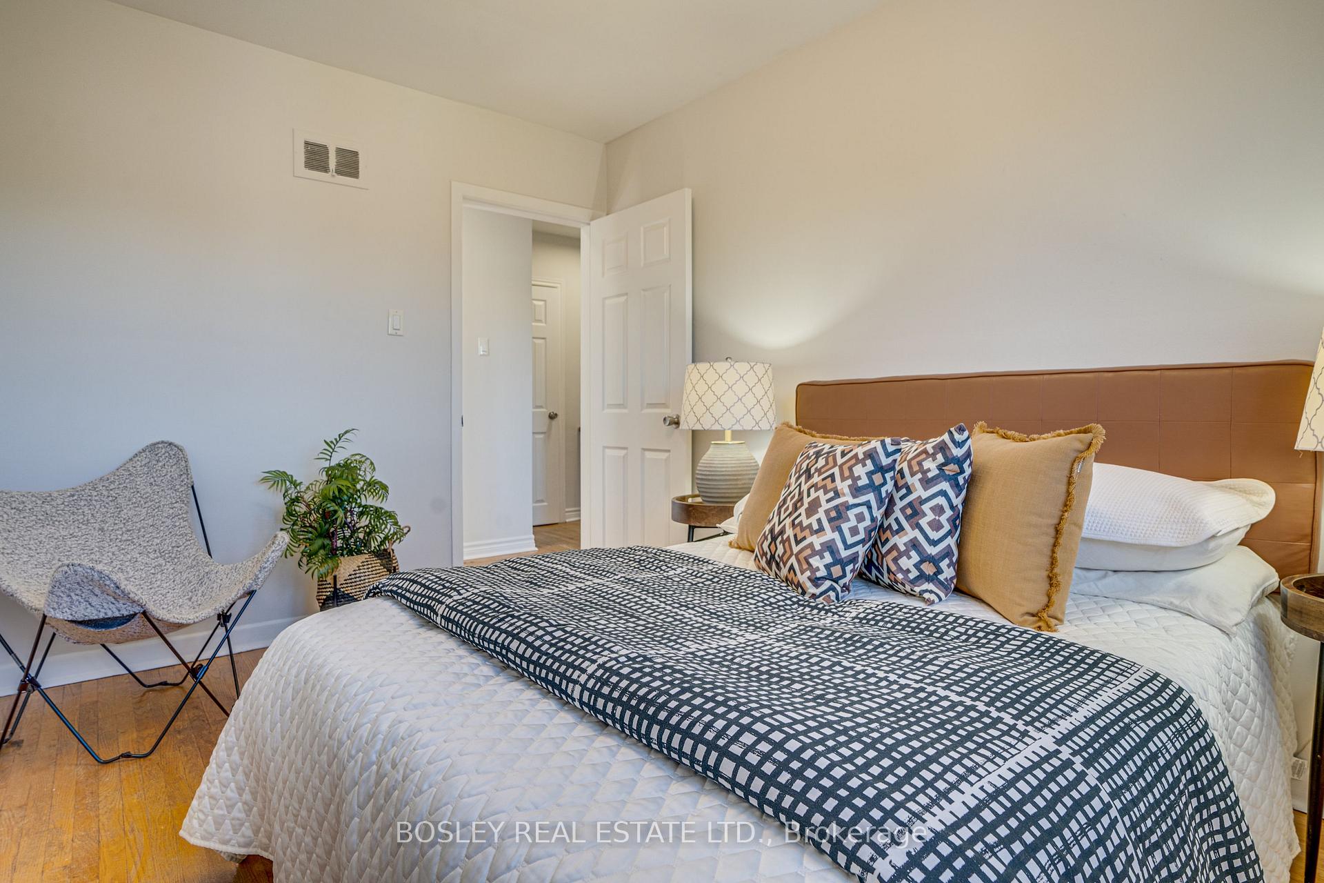 Photo 24 of 74 Raven Road, North York, Rustic — HOMEH