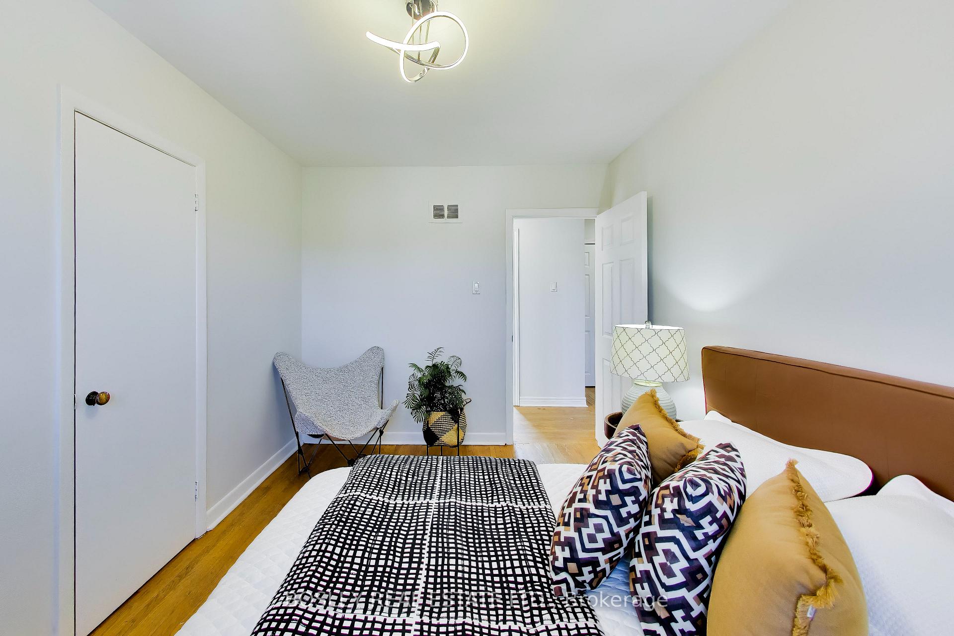 Photo 25 of 74 Raven Road, North York, Rustic — HOMEH