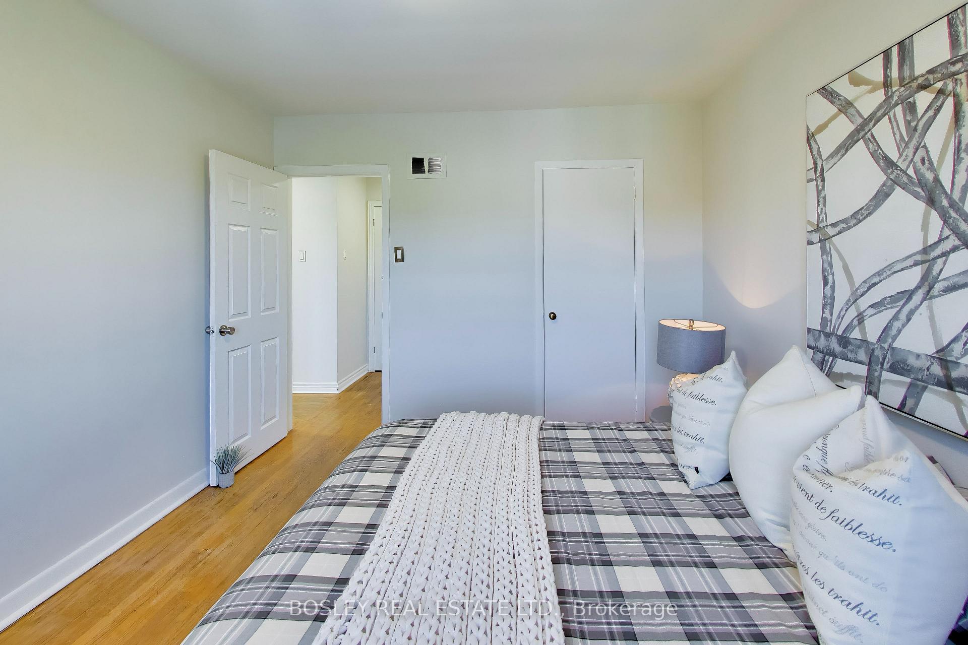 Photo 28 of 74 Raven Road, North York, Rustic — HOMEH