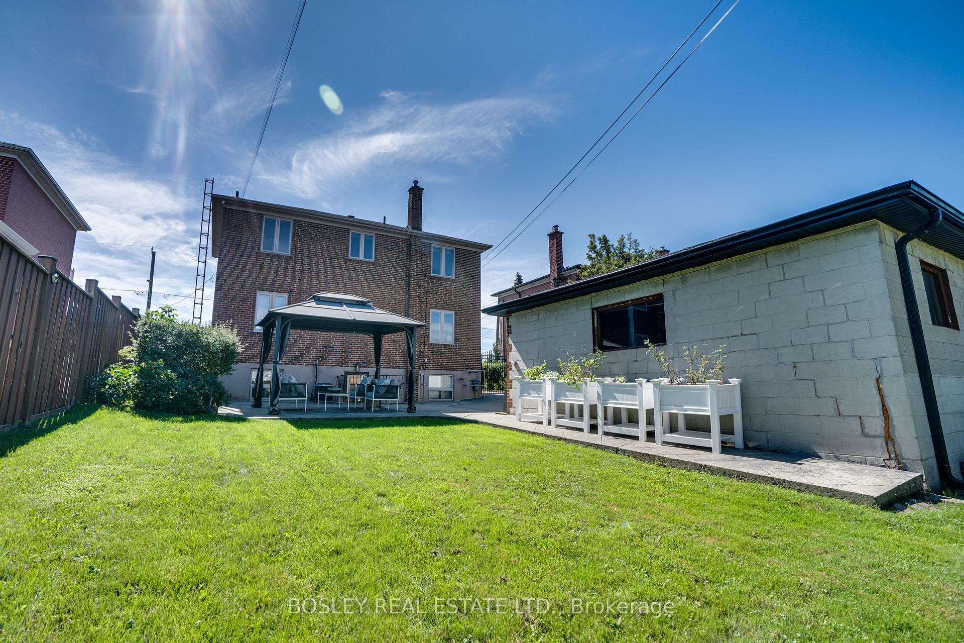Photo 43 of 74 Raven Road, North York, Rustic — HOMEH