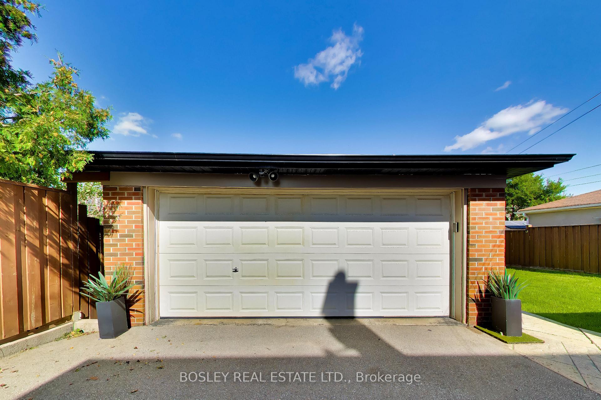 Photo 46 of 74 Raven Road, North York, Rustic — HOMEH