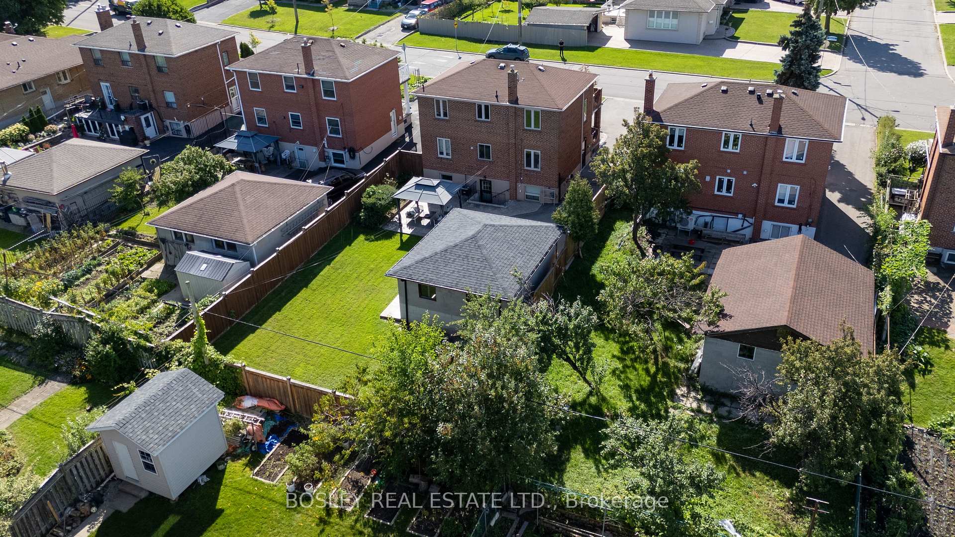 Photo 48 of 74 Raven Road, North York, Rustic — HOMEH