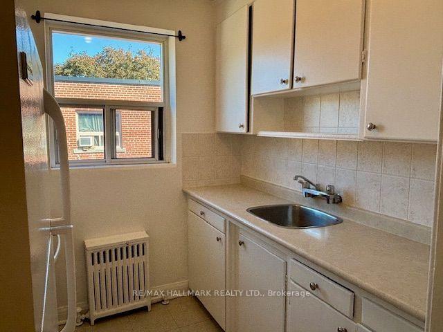 Photo 4 of Unit 305, 11 Anglesey Boulevard, Etobicoke, Edenbridge-Humber Valley — HOMEH