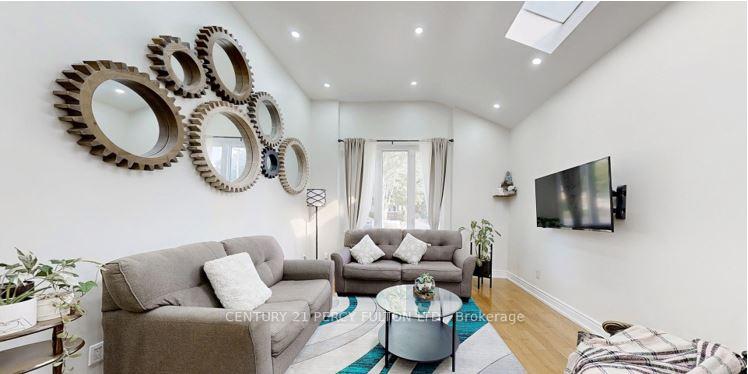 Photo 3 of 140 Benleigh Drive, Scarborough, Woburn — HOMEH