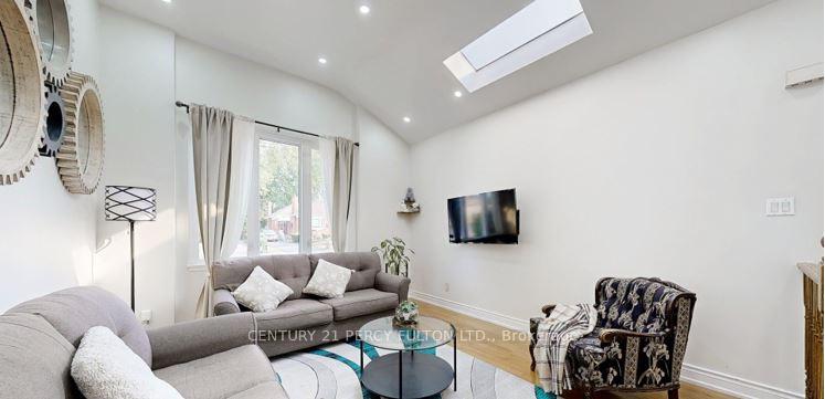 Photo 4 of 140 Benleigh Drive, Scarborough, Woburn — HOMEH