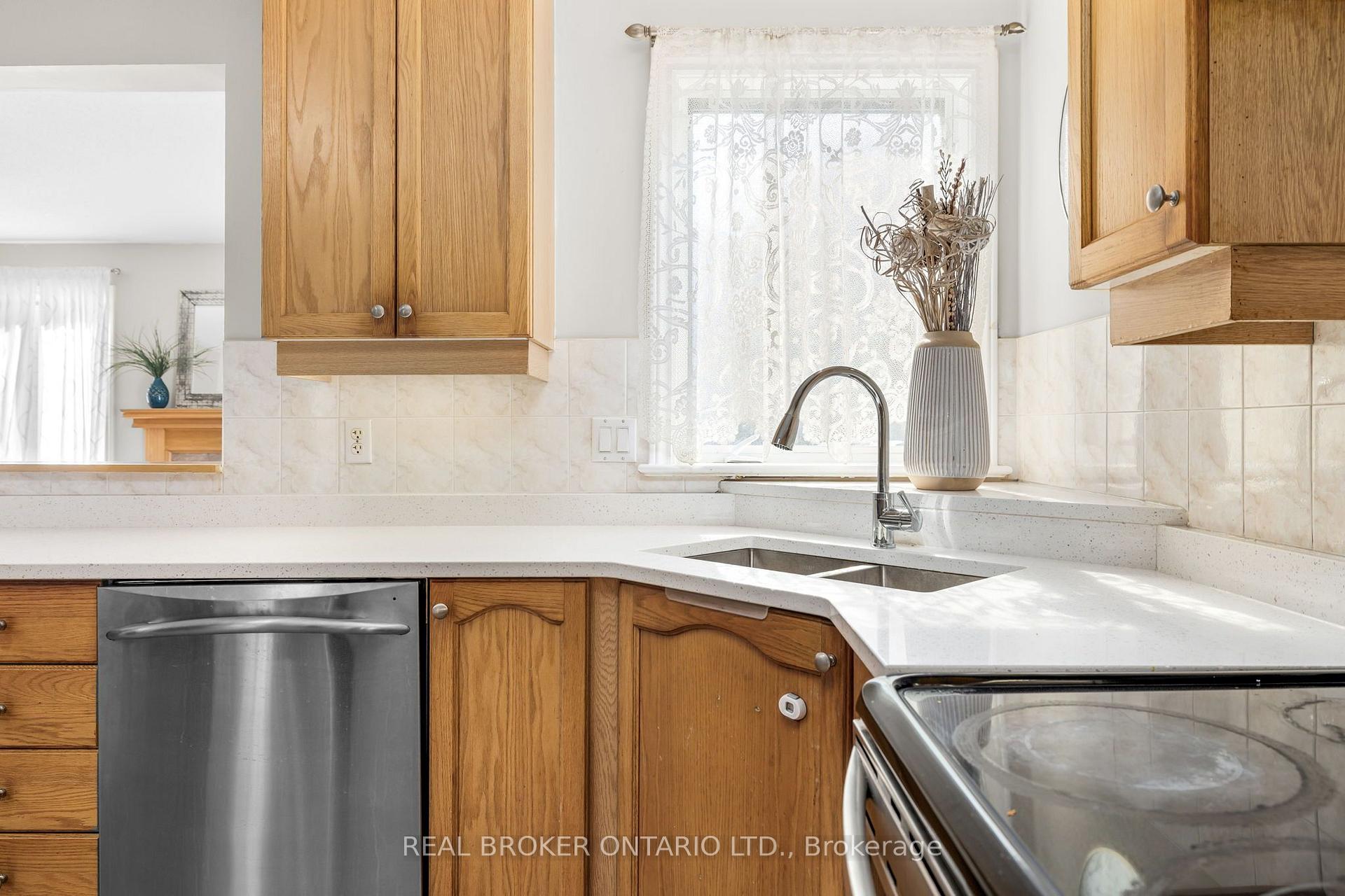 Photo 13 of 234 Deerfox Drive, Ottawa, Barrhaven - Longfields — HOMEH