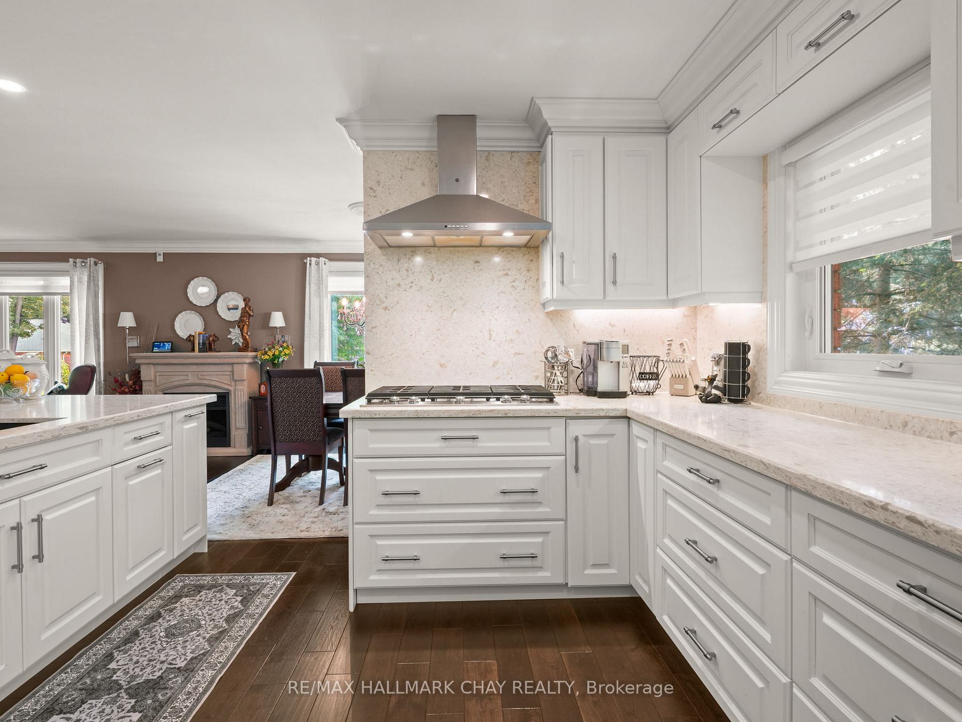 Photo 9 of 20 Downer Crescent, Wasaga Beach — HOMEH