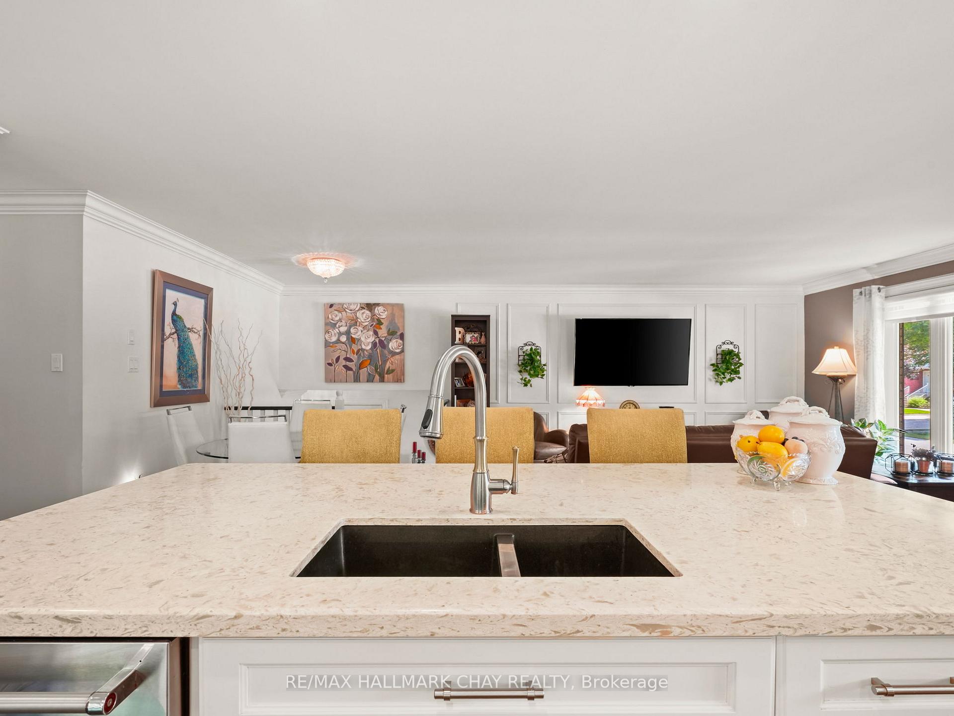 Photo 13 of 20 Downer Crescent, Wasaga Beach — HOMEH