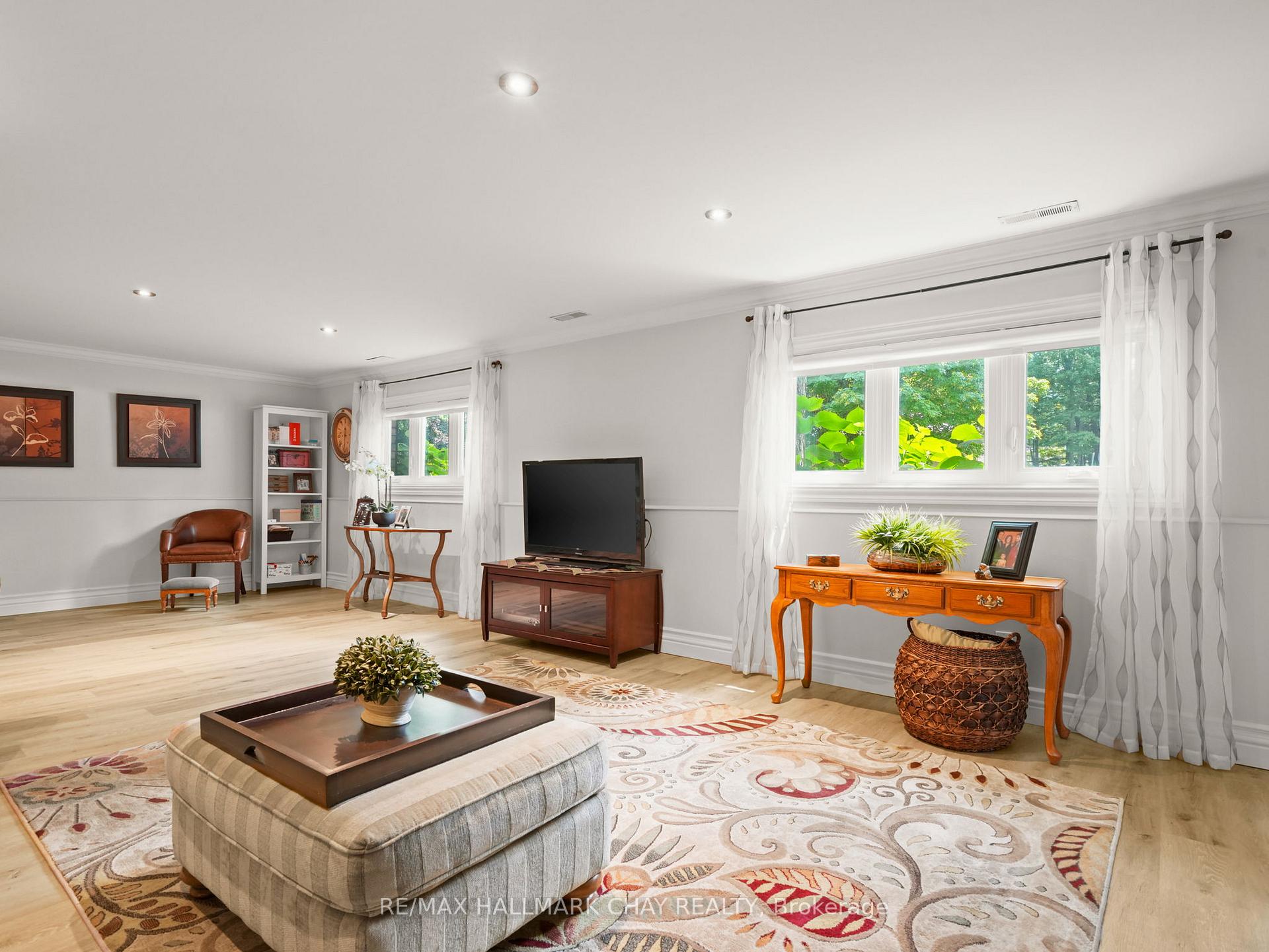 Photo 32 of 20 Downer Crescent, Wasaga Beach — HOMEH