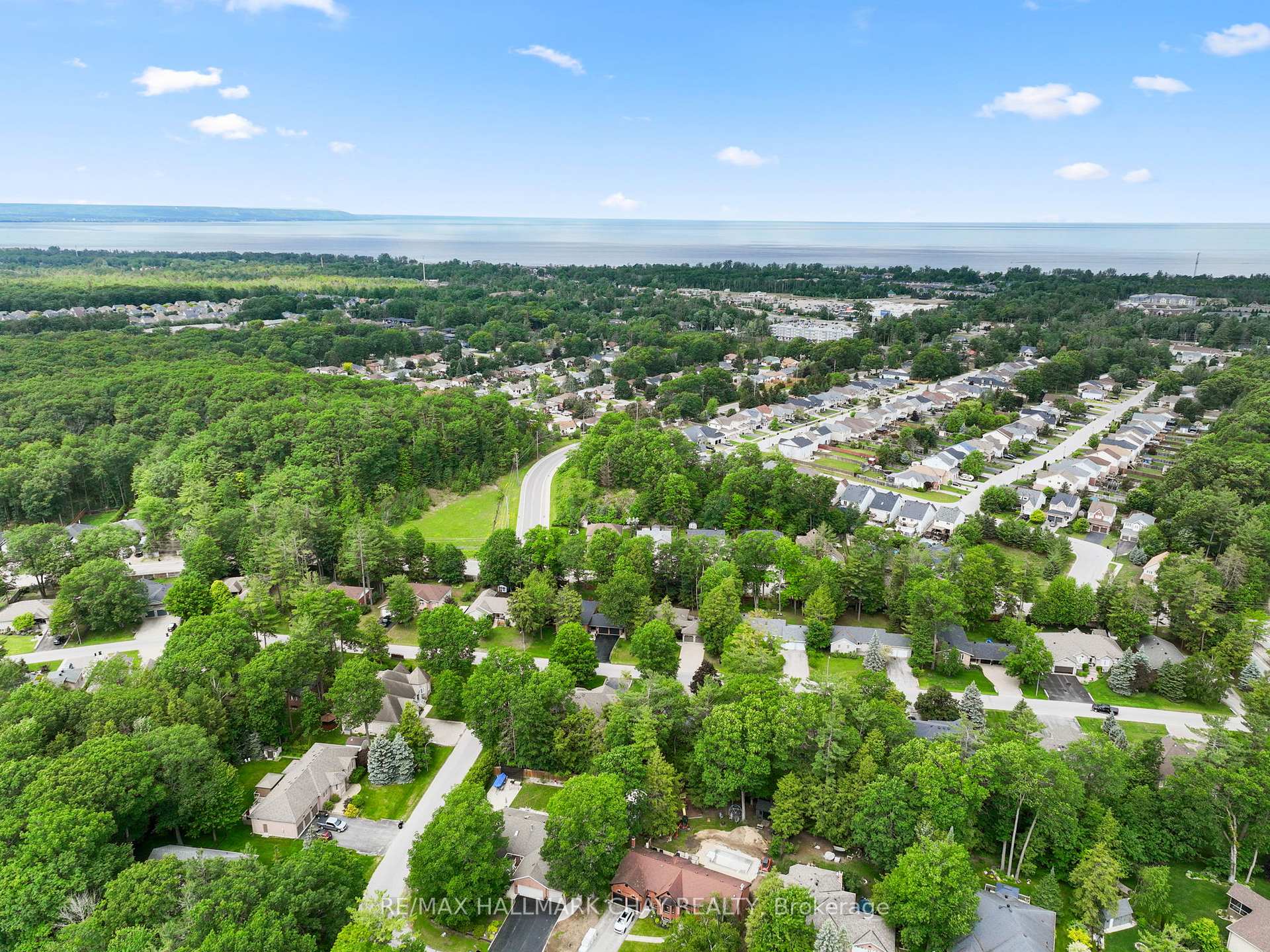Photo 46 of 20 Downer Crescent, Wasaga Beach — HOMEH