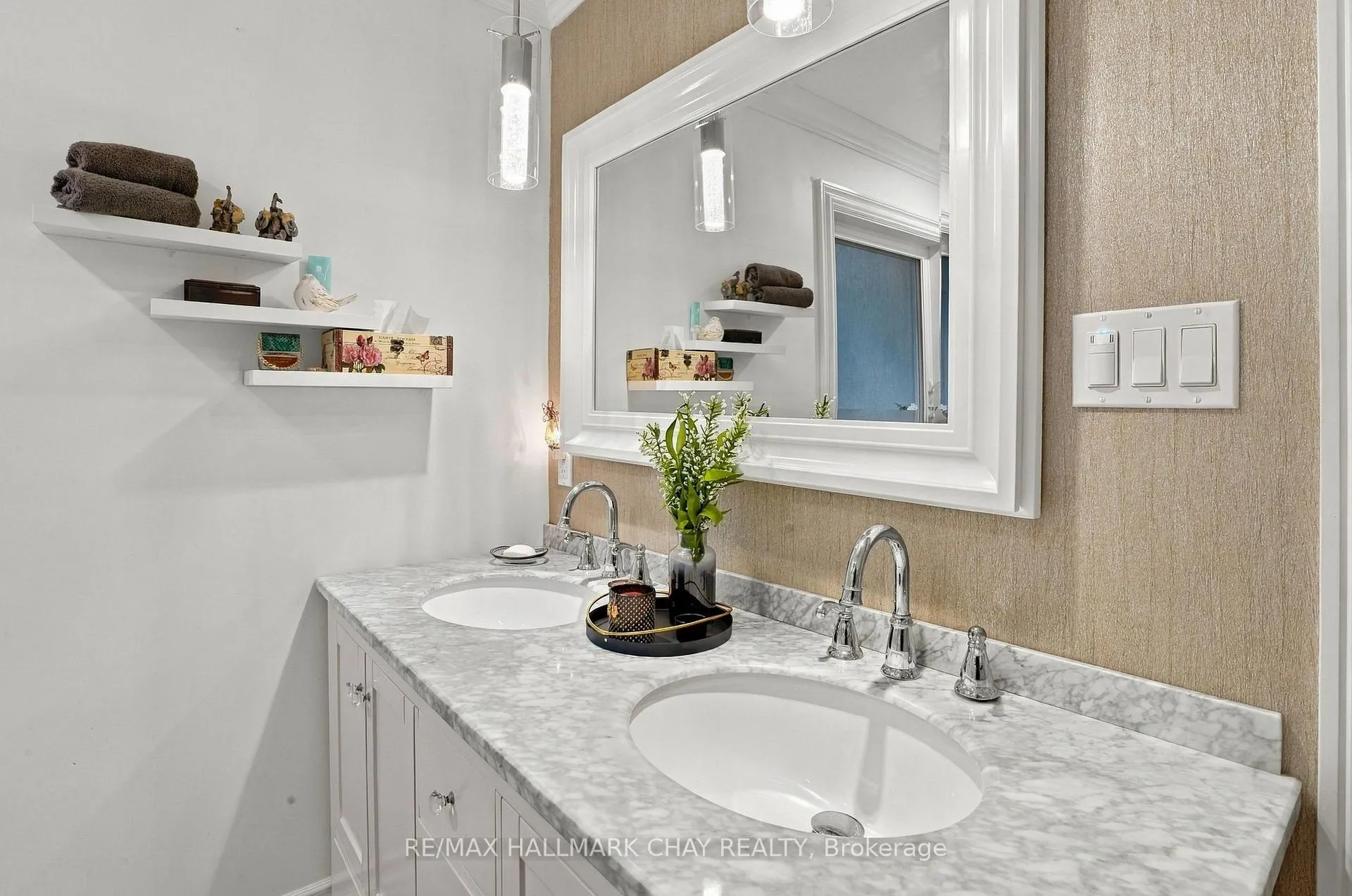 Photo 28 of 20 Downer Crescent, Wasaga Beach — HOMEH
