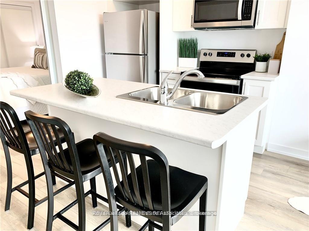 Photo 4 of Unit 215, 460 Dundas Street E, Hamilton, Waterdown — HOMEH