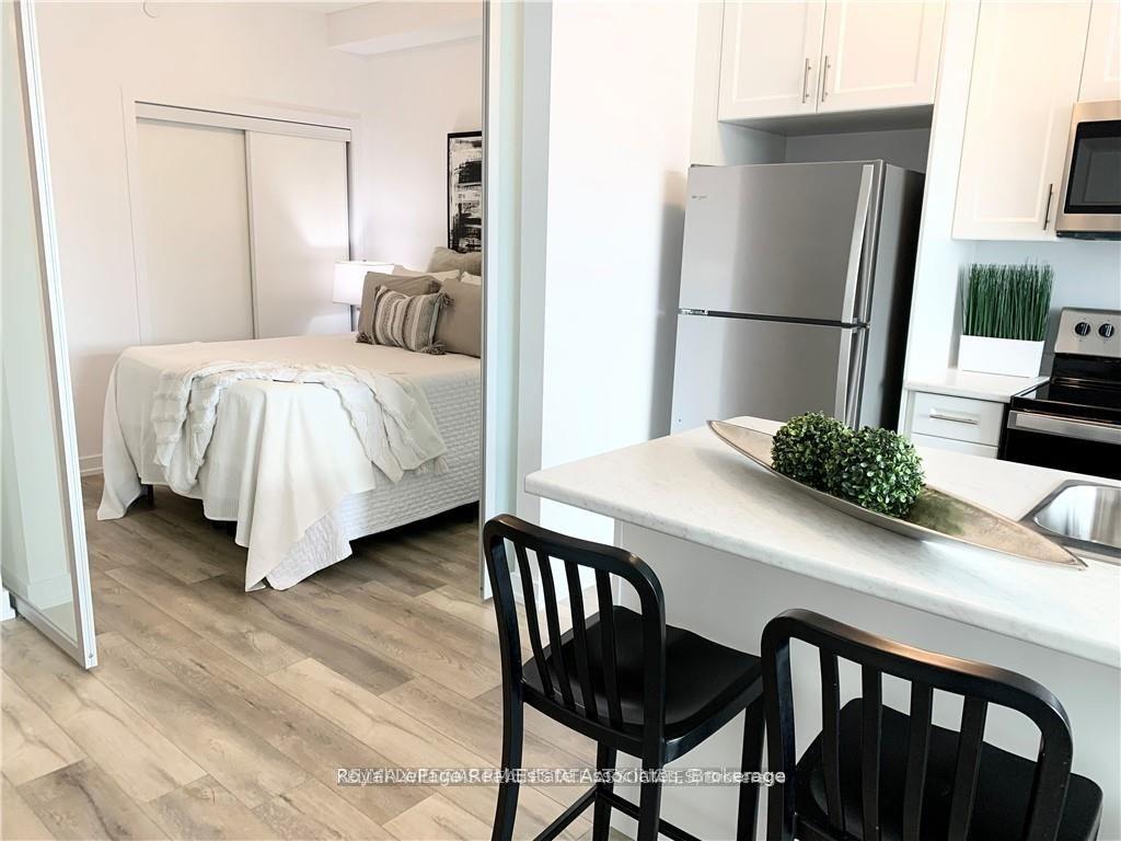 Photo 10 of Unit 215, 460 Dundas Street E, Hamilton, Waterdown — HOMEH