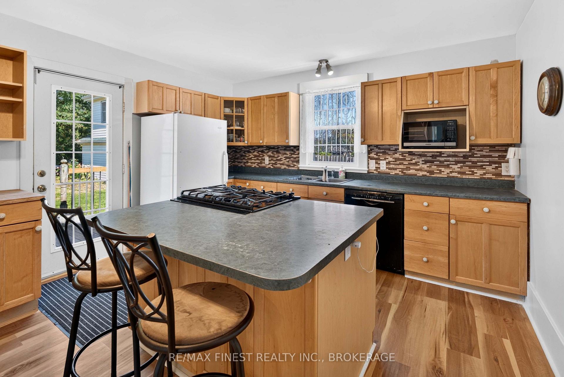 Photo 19 of 1069 Sunnyside Road, Kingston, City North of 401 — HOMEH