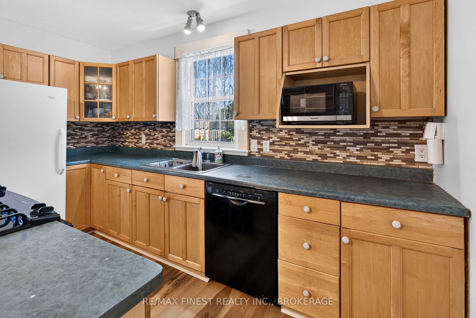Photo 22 of 1069 Sunnyside Road, Kingston, City North of 401 — HOMEH