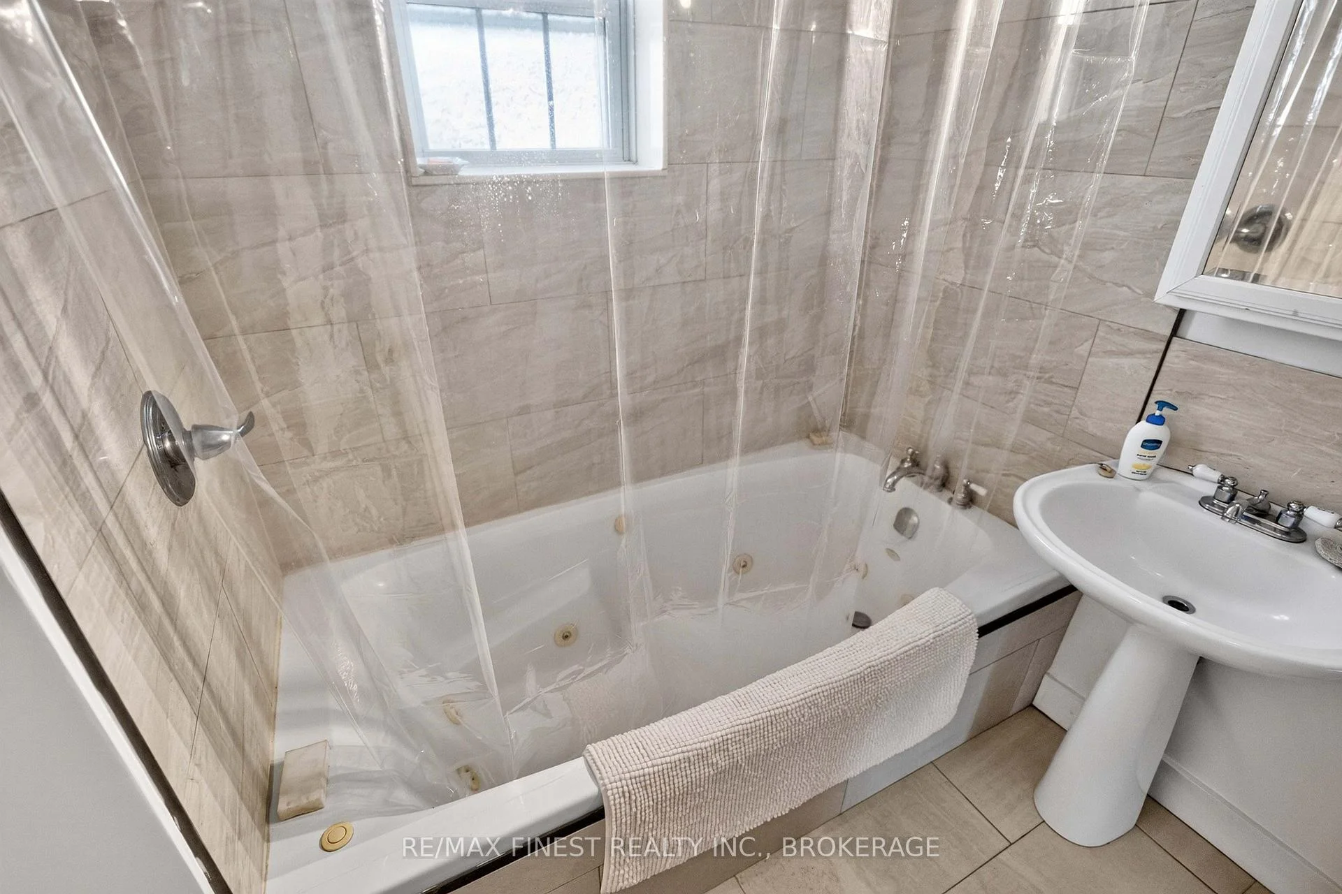 Photo 60 of 1069 Sunnyside Road, Kingston, City North of 401 — HOMEH
