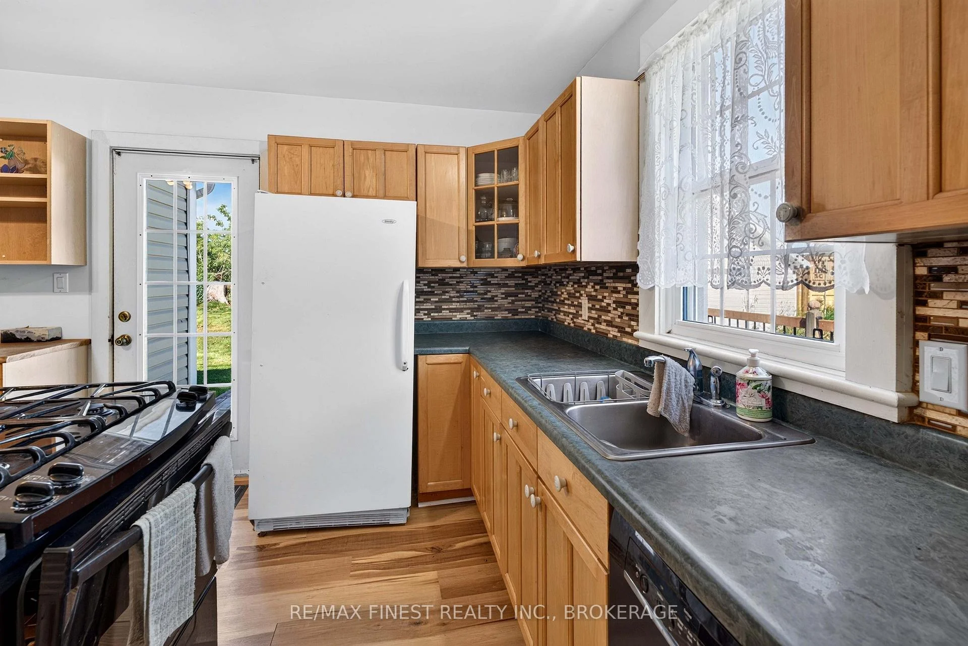 Photo 68 of 1069 Sunnyside Road, Kingston, City North of 401 — HOMEH