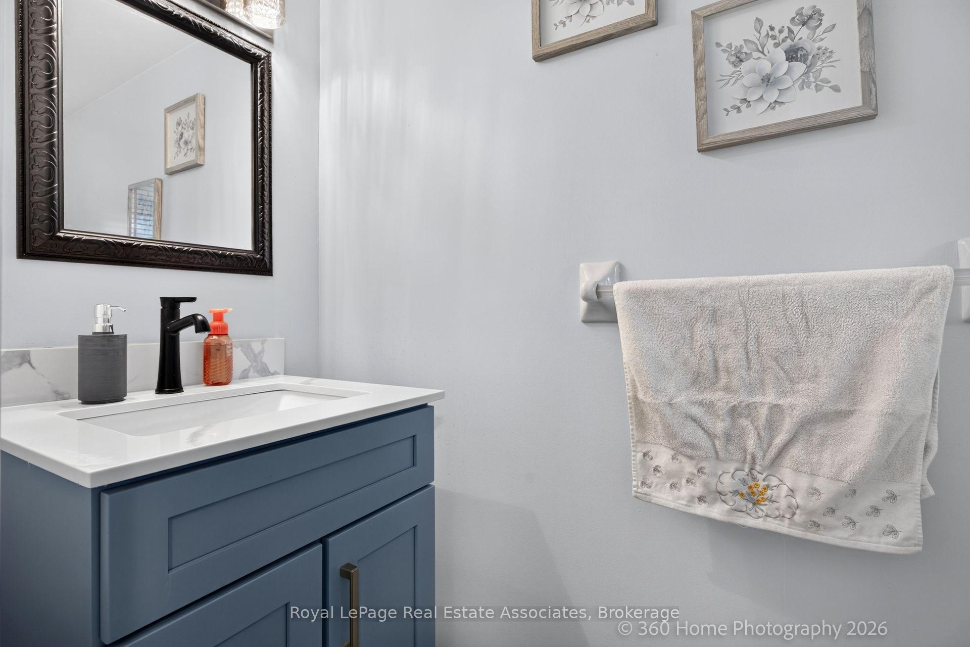 Photo 3 of 43 Hillsburgh Drive, Brampton, Fletcher's Meadow — HOMEH