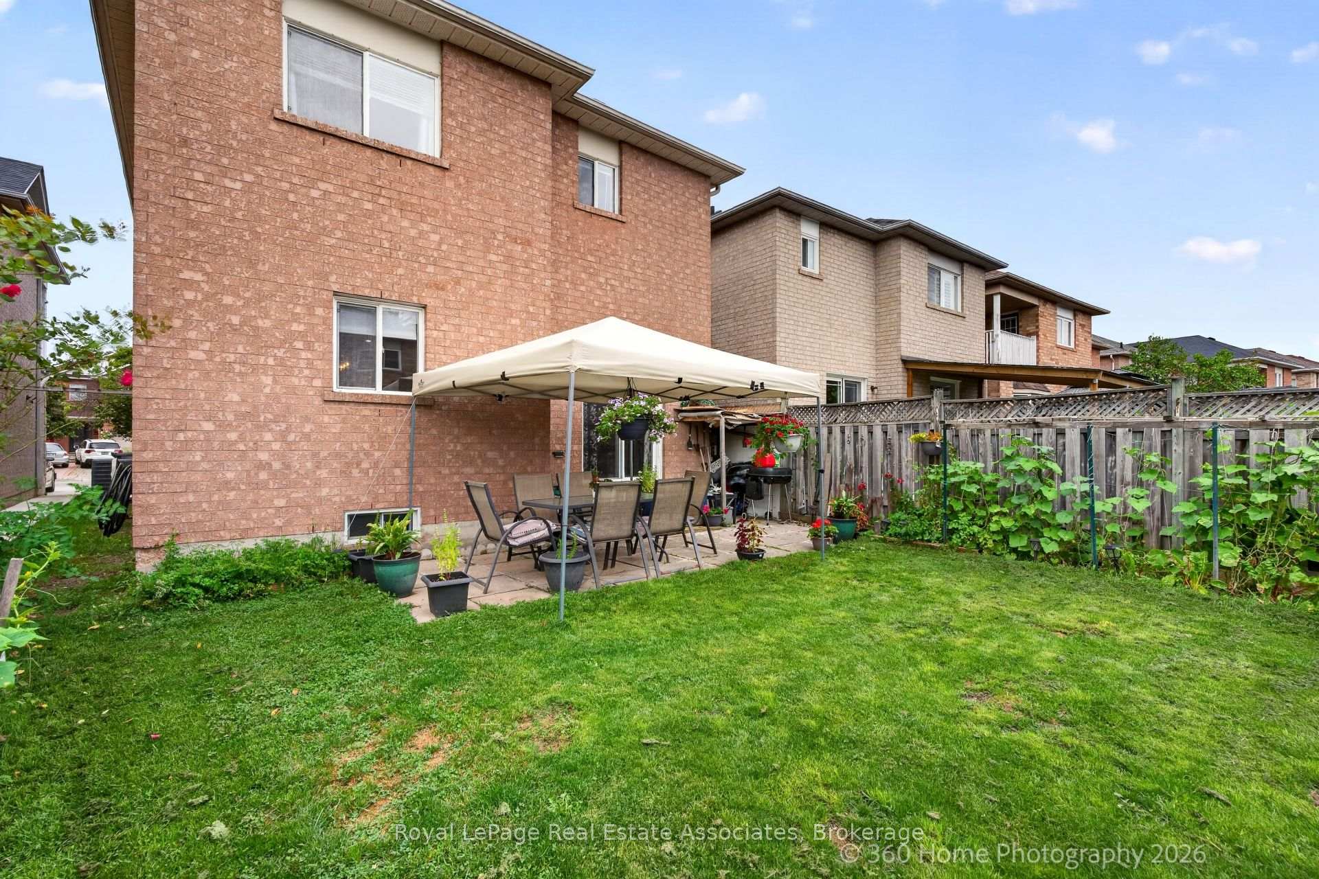 Photo 13 of 43 Hillsburgh Drive, Brampton, Fletcher's Meadow — HOMEH